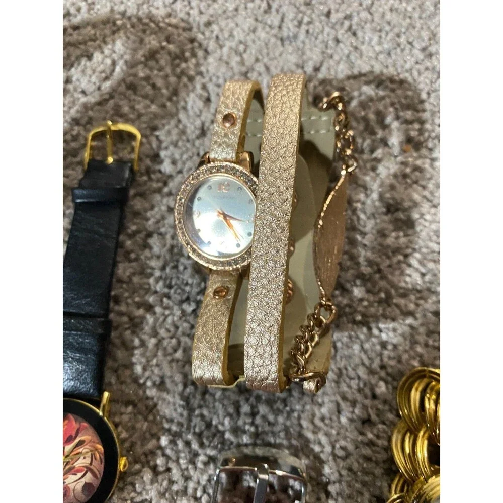 Mixed Lot of 25+ Watches For Parts Or Repair - PLEASE READ